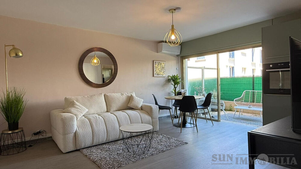 Un superbe appartement studio rénové avec une grande terrasse