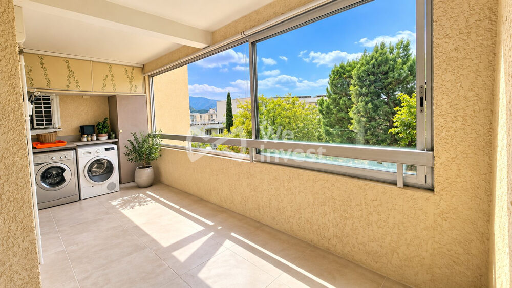 Vente Appartement A vendre magnifique T4 rénové 80 m² + terrasse 12 m² + garag Marseille 11