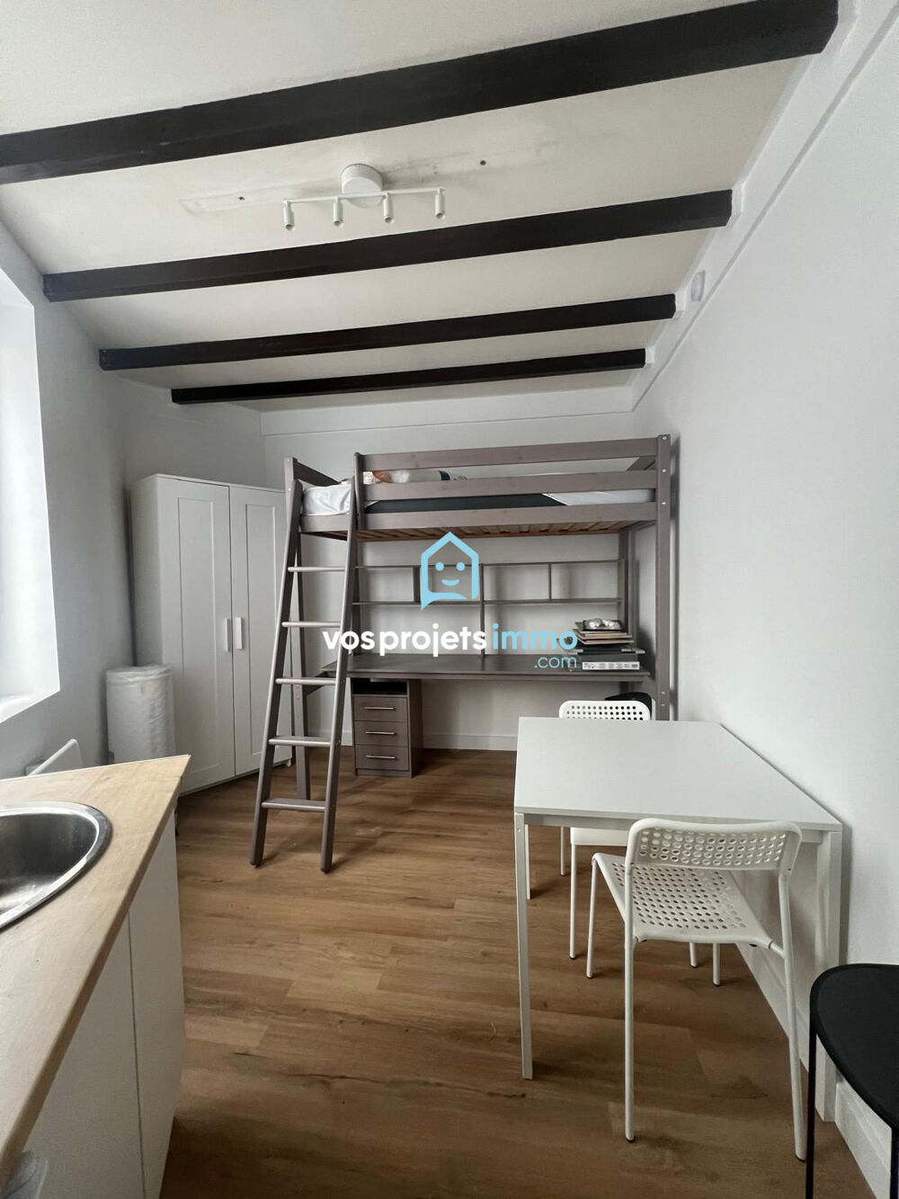 Studio au 1er étage rénové