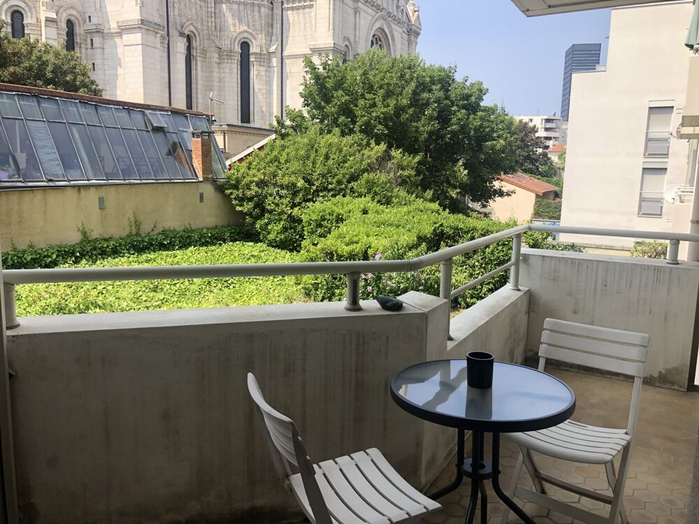 Location Appartement T2 meublé au calme: Balcon côté jardin, garage, cave Lyon 3