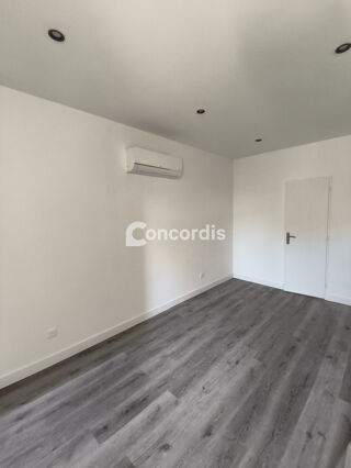  Appartement à louer 2 pièces 32 m²