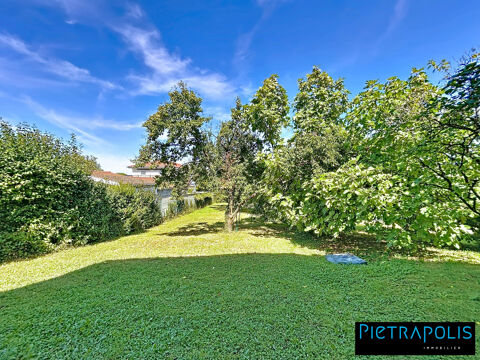   Terrain constructible plat d'environ 770m² 