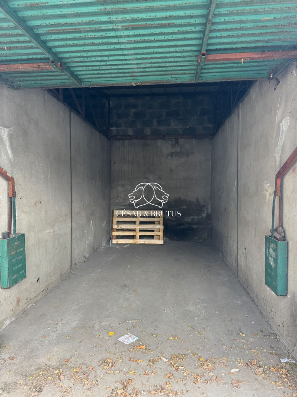 Vente Parking/Garage Garage extérieur - VILLEURBANNE Villeurbanne
