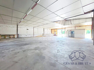  Parking / Garage à vendre 496 m²