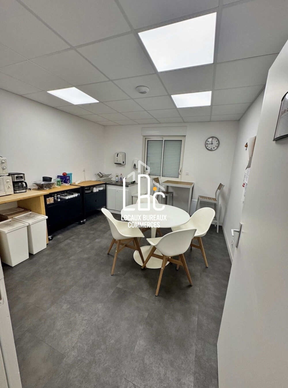   Ancenis - À louer 406 m² bureaux et entrepôt Ancenis-saint-géréon