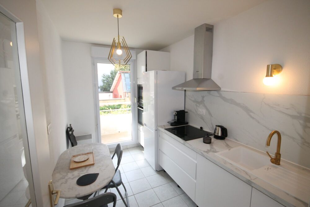 Location Appartement T2 meublé au calme: Balcon côté jardin, garage, cave Lyon 3