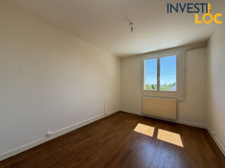  Appartement à louer 4 pièces 84 m²