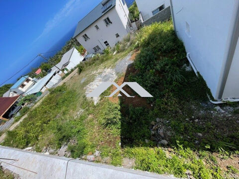 Tr&eacute;s beau terrain plat et partiellement cl&ocirc;tur&eacute; Saint Joseph 88000 97480 Saint-joseph