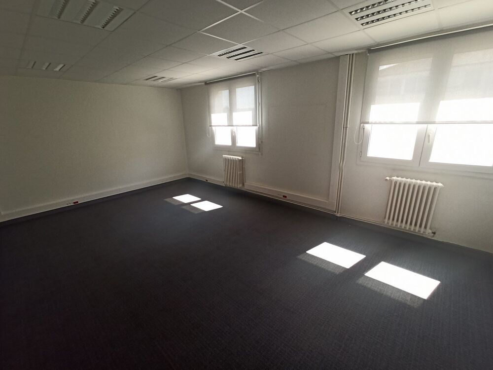   LIMOGES Location Plateau Bureaux 102m² + 4 P 
