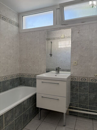  Appartement à louer 3 pièces 75 m²