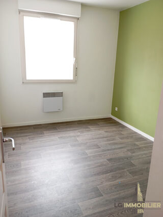  Appartement à louer 4 pièces 84 m²