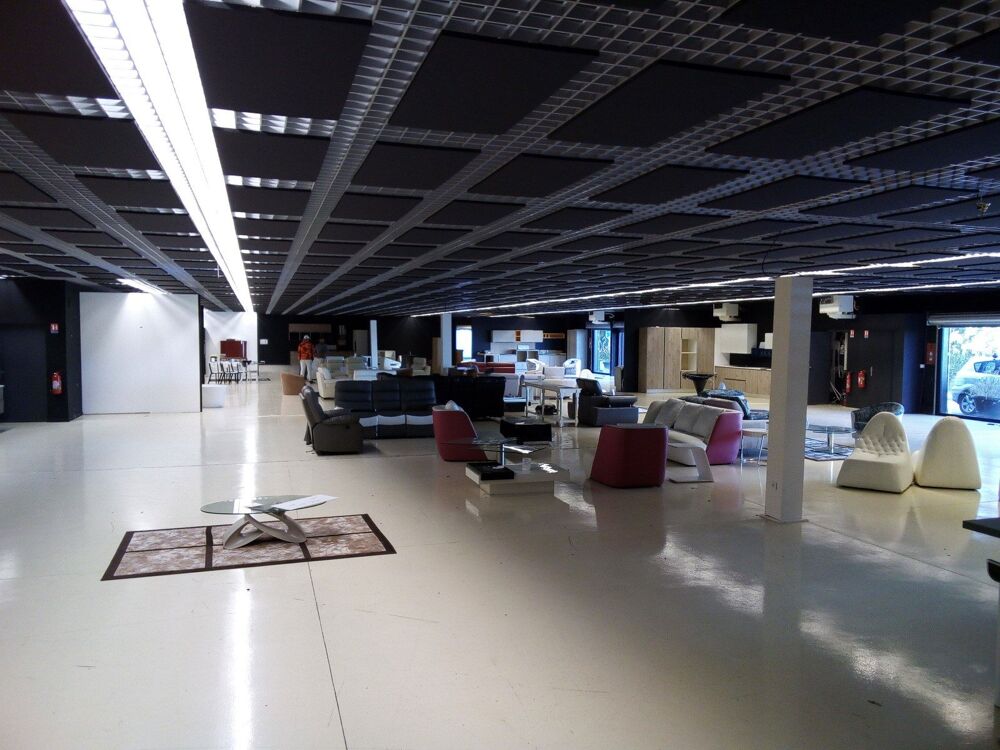   Grand Local commercial de 1 300 m² - Zone Limoges Sud 