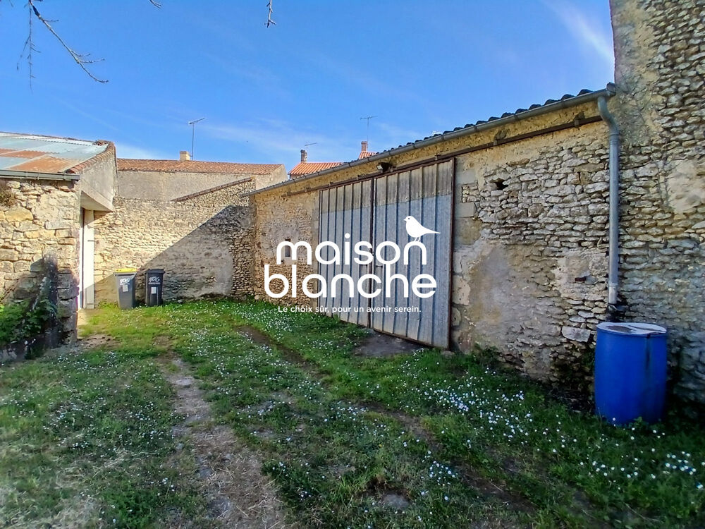 Vente Maison Maison de bourg avec terrain clos et dépendances Thénezay