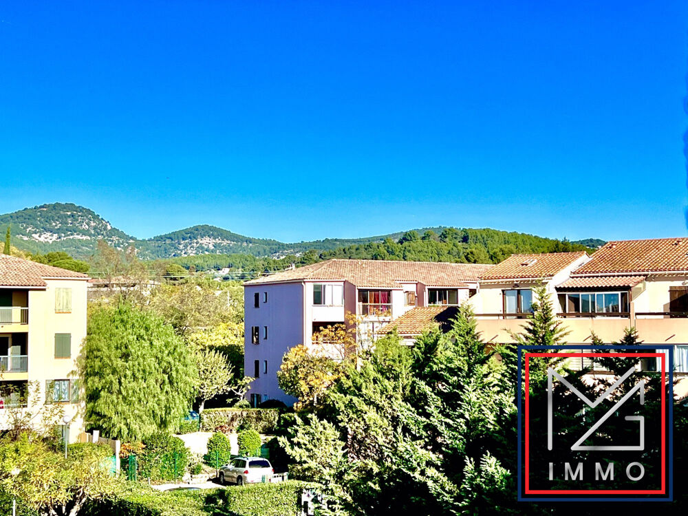 SANARY, 10 MNS A PIED DU CENTRE-VILLE, GRAND T2 REFAIT A NEUF EN