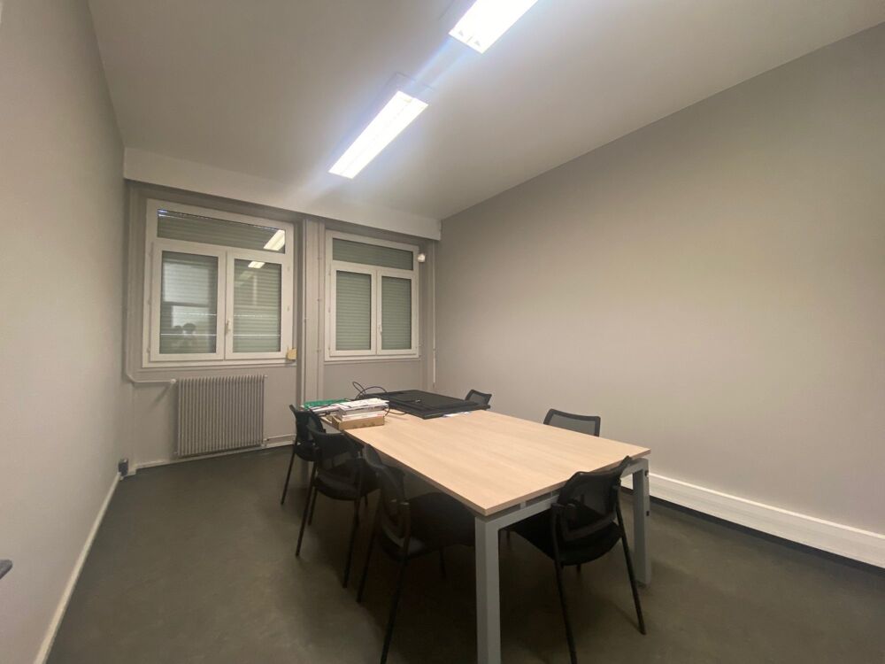   Bureaux / Atelier de 424 m² situé en ZONE NORD de LIMOGES ! Limoges