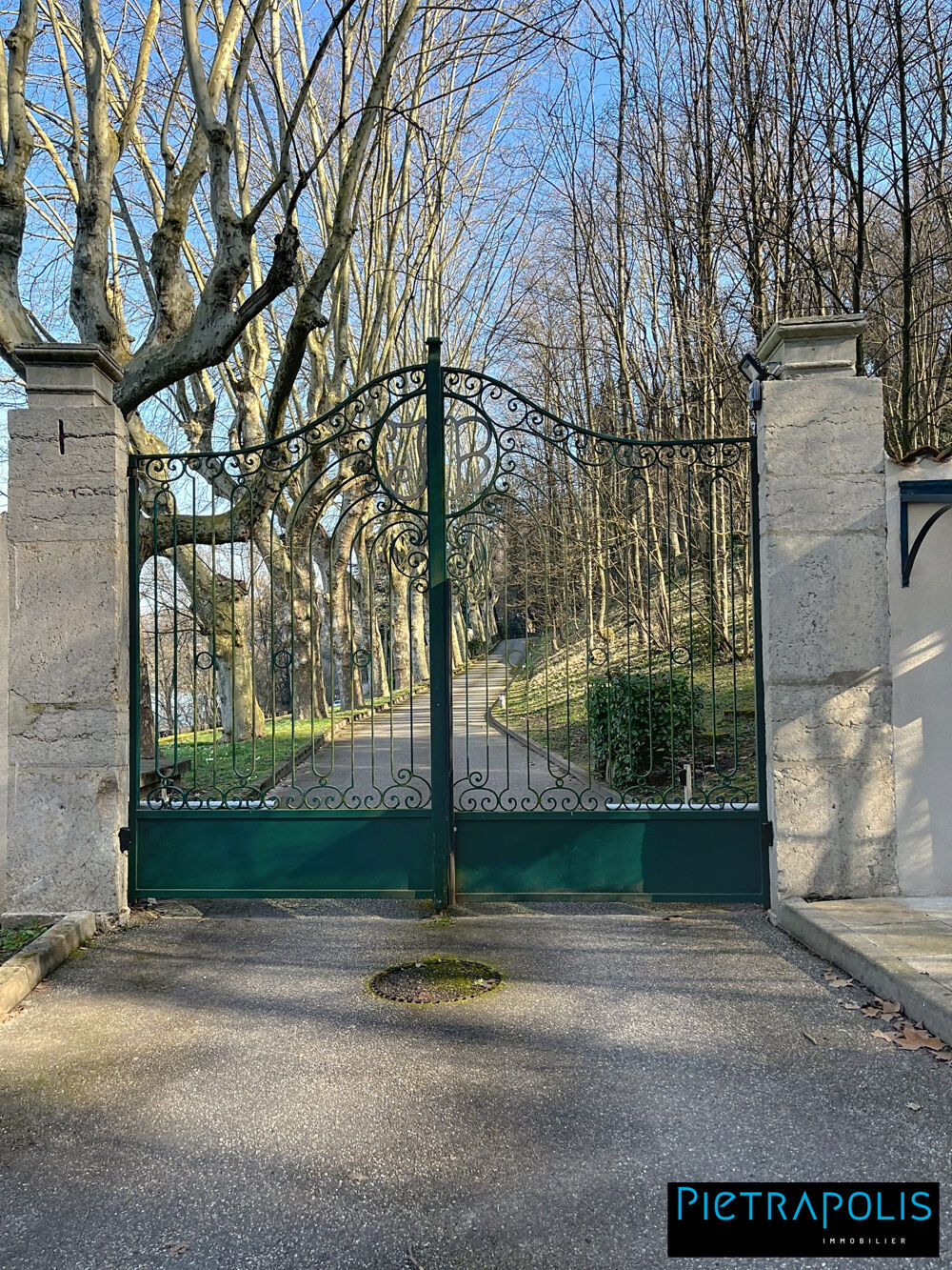 BIEN ET LIEU D'EXCEPTION
