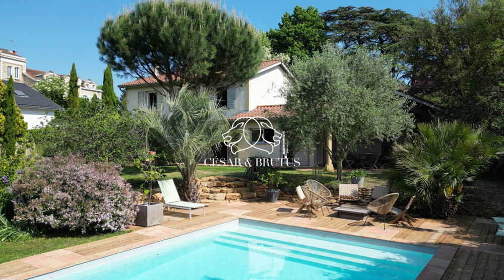 En exclusivité  Demeure de charme avec piscine  Chazay-d?