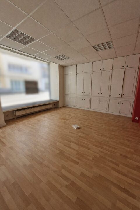 VANNES CENTRE VILLE - Local Commercial de 70m&sup2; env. 248350 56000 Vannes