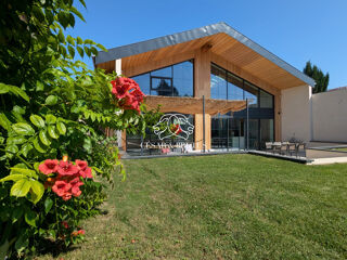  Maison  vendre 8 pices 300 m