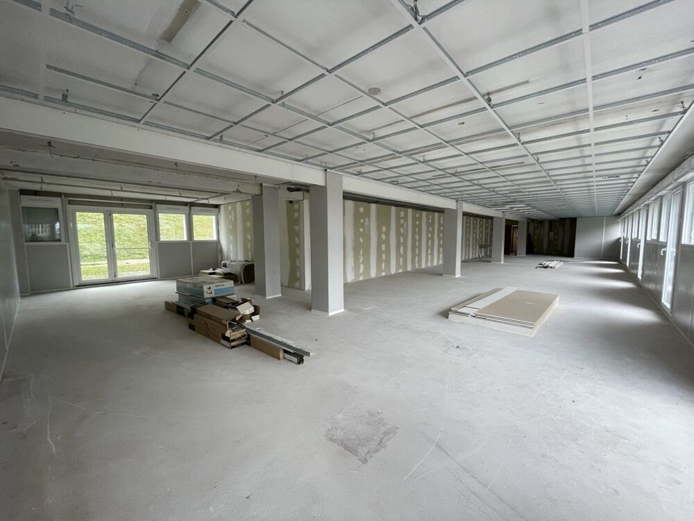   Bureaux lumineux avec accès terrasse, Idéal pour votre entrepr 