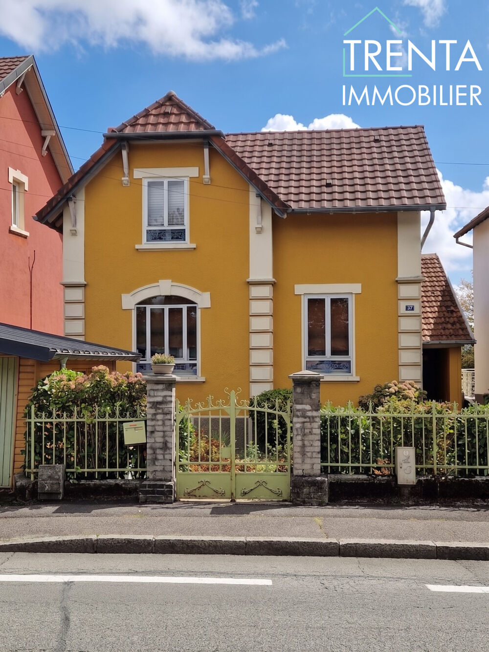 Maison individuelle avec grand terrain et garage