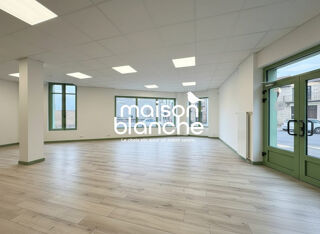  Appartement à louer 2 pièces 80 m²