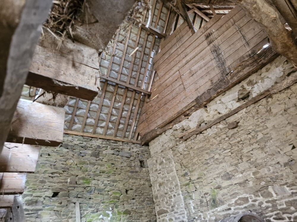 MAISON A RESTAURER ENTIEREMENT