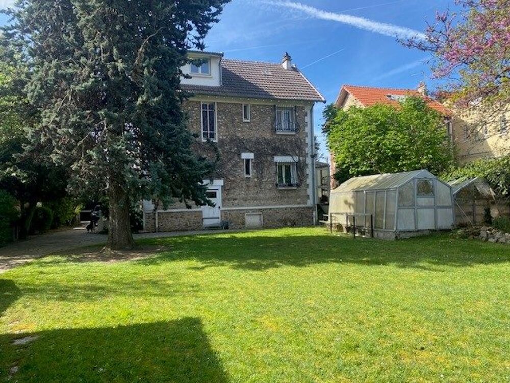 MAISON BOURGEOISE AVEC TERRAIN DE 952 M²