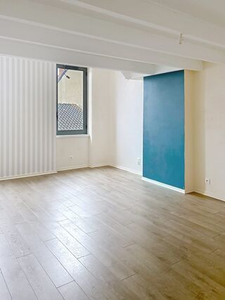  Appartement à louer 4 pièces 79 m²