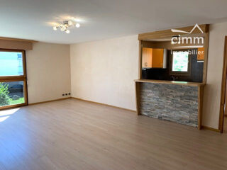  Appartement à louer 4 pièces 79 m²