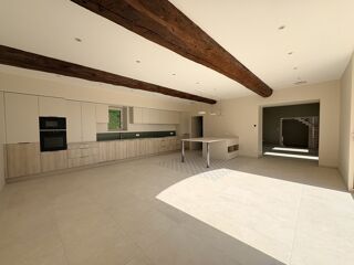  Maison à louer 9 pièces 371 m²