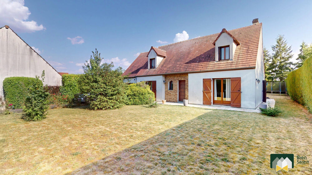 MAISON 6 PIÈCES, 4 CHAMBRES AVEC DE BEAUX EXTÉRIEURS  LÈVE