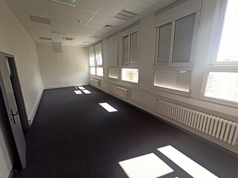   LIMOGES Location Plateau Bureaux 102m² + 4 P 
