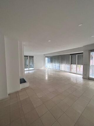 Appartement à louer 6 pièces 158 m²