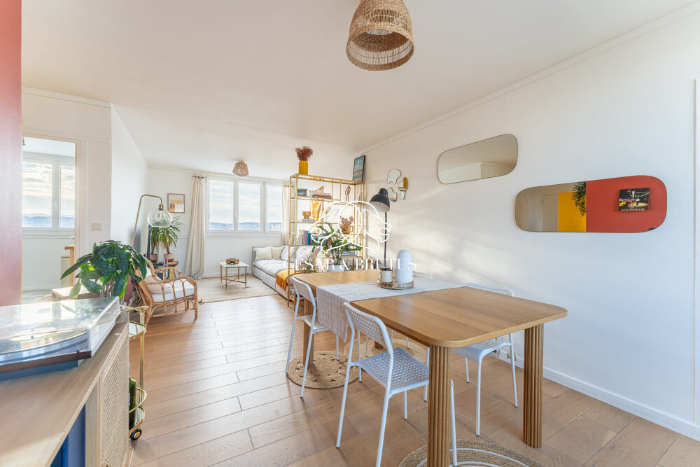 Spacieux T3 de 70 m² Traversant avec Vue Fourvière  Lyon 8