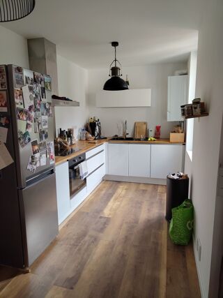  Appartement à louer 3 pièces 80 m²
