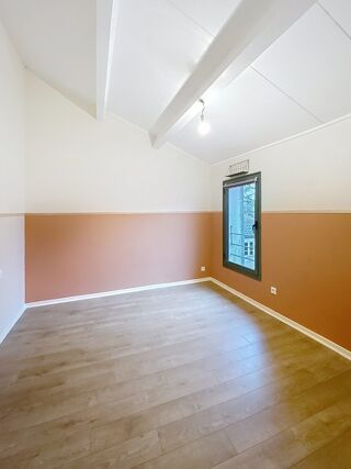  Appartement à louer 4 pièces 79 m²
