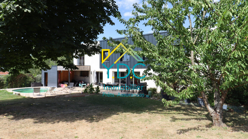 Propriété de caractère avec terrain constructible, dépendanc