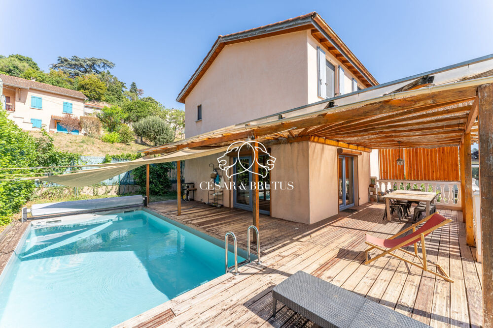 À vendre  Maison familiale de 139 m² avec piscine à Curis-