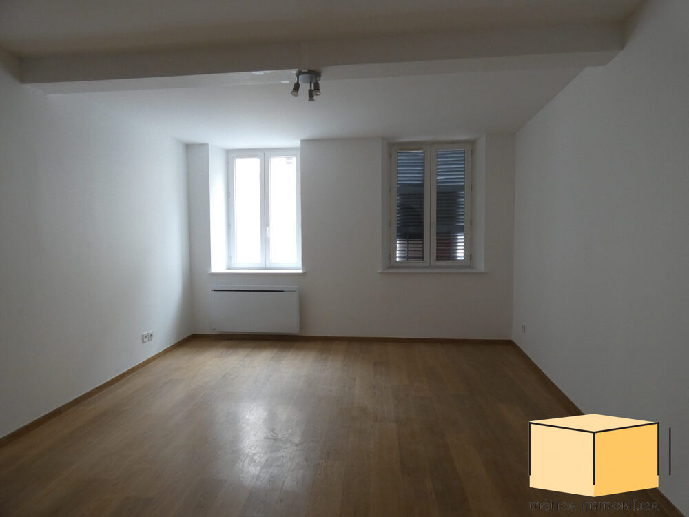 Studio à BELLEY (01300), avec cave
