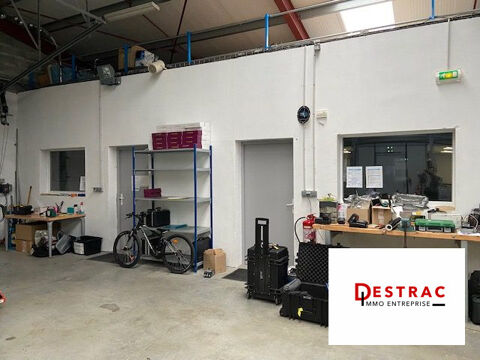 Entrepôt avec bureaux de 290 m² 2200 33720 Landiras