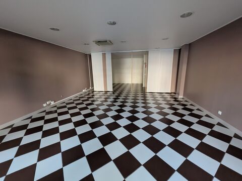VANNES - LOCAL COMMERCIAL DE 50 M&sup2; ENVIRON 766 56000 Vannes