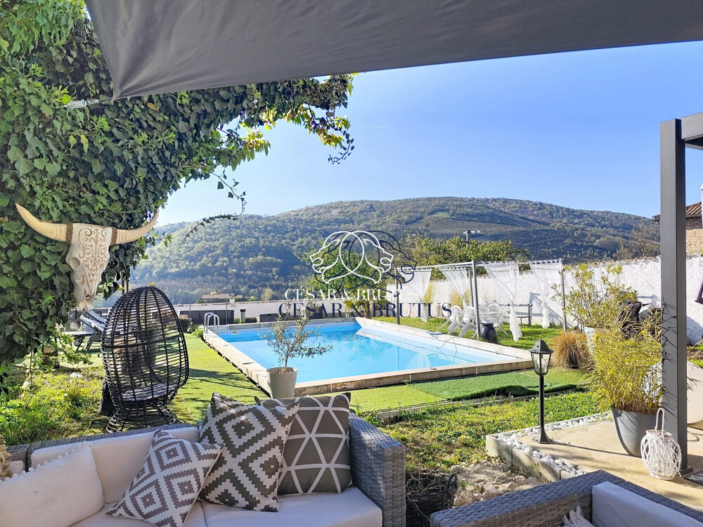 Maison de caractère du XIXème siècle, avec piscine et vue exc