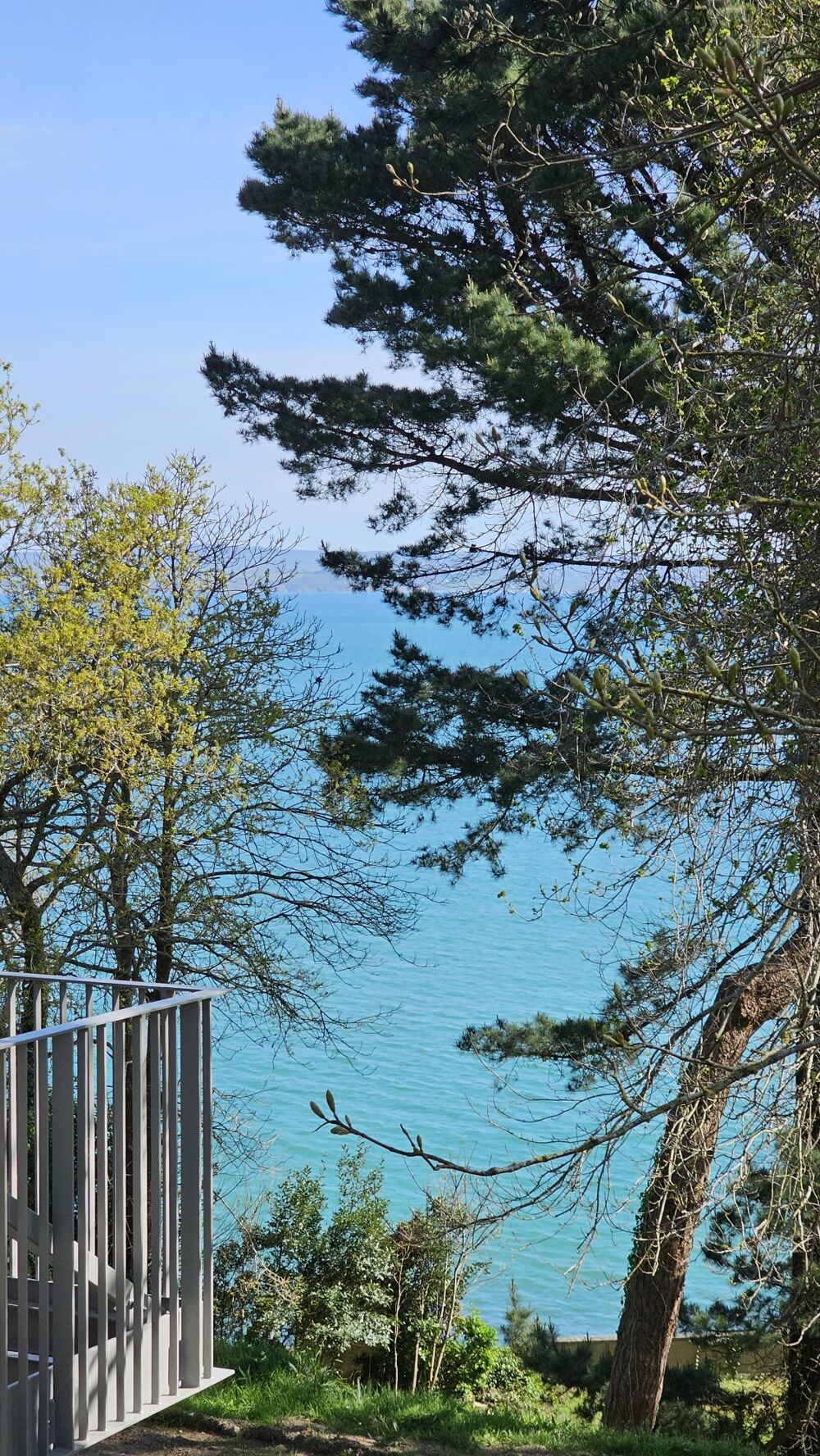 T2 avec jardin, séjour et chambre FRONT DE MER