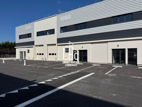   Aéroport Nantes Atlantique 401 m² à louer avec bureaux et ent 