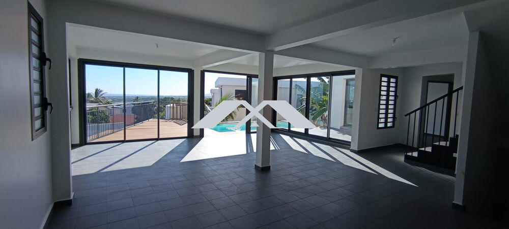 Location Maison St Pierre Villa 159 m² + piscine+ 120 m² garage Saint-pierre