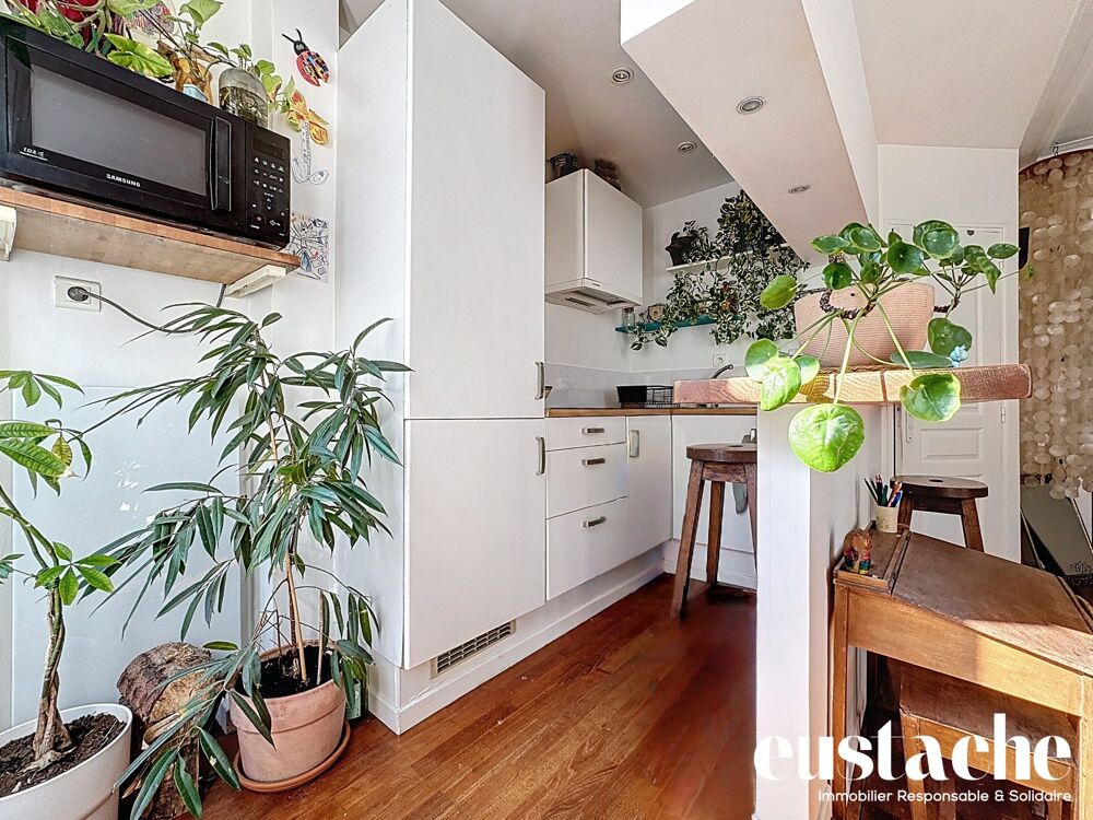 Vente Appartement Charmant 2 pièces en angle, lumineux et en étage, au pied de l Paris 18