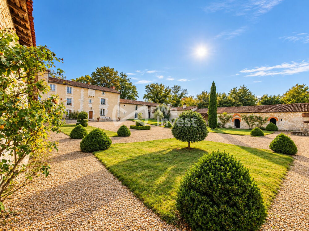 à vendre  Propriété/château Richelieu (37120)