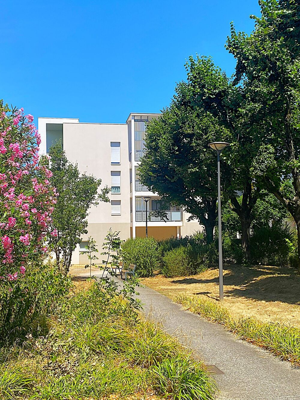 Location Appartement TRES BEAU T3 RECENT AVEC TERRASSE ET GARAGE Saint-priest