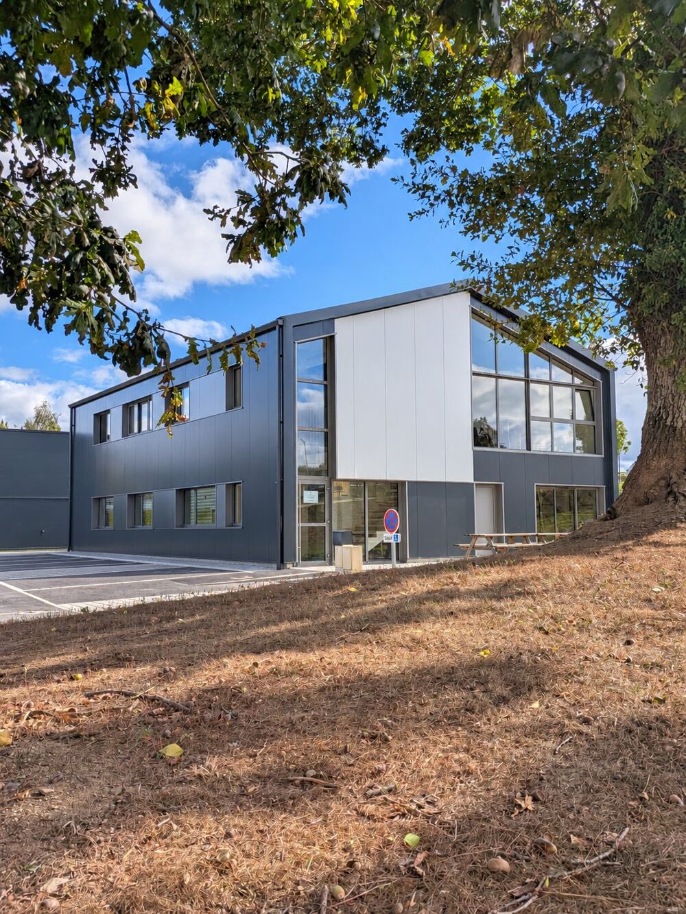   A VENDRE - Plateau de bureaux de 150 m² environ - JOSSELIN 